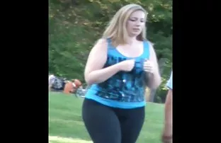 XXX Blonde memberi kesenangan oral pada cerita dewasa 1 si rambut coklat
