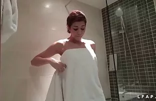 XXX Ashden Wells melakukan pijatan dan senang cerita sex bibi terbaru dengan posenya 69