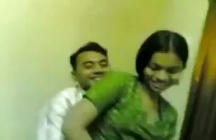 XXX Lesbian bersenang-senang dengan permen berbentuk hati cerita seks dewasa yang hot