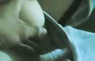 XXX Melemparkan jari cerita sex dengan sedarah ke dalam vagina dan menjilat